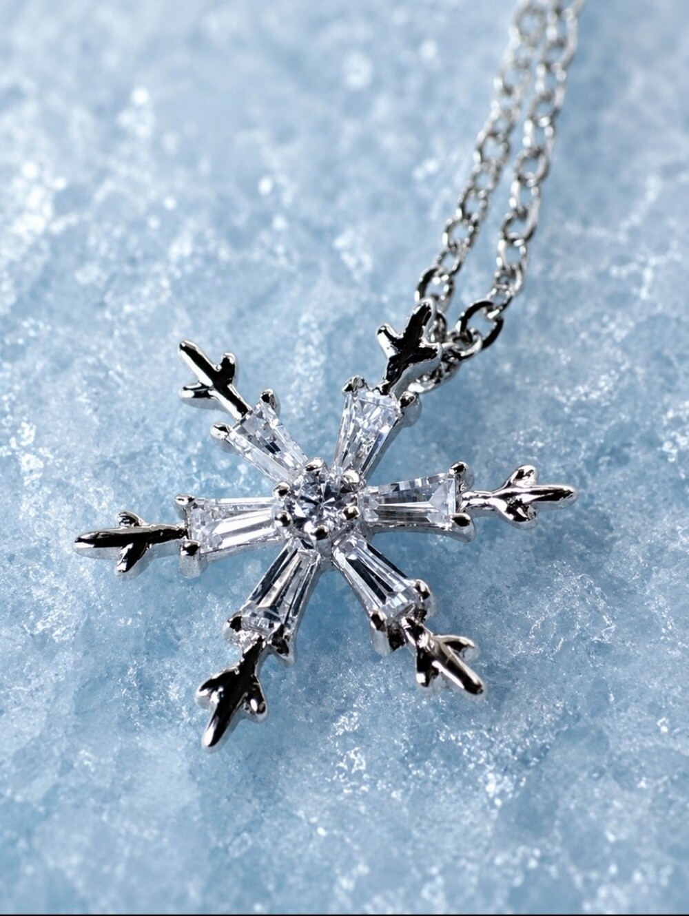 SNOWFLAKE Cubic Zirconia Brilliant Clear Stones Silver Tone Link Chain Necklace